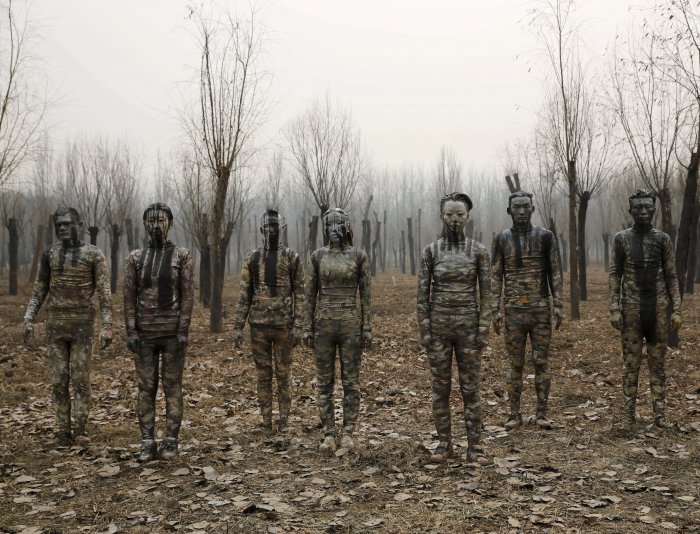 Невидимый смог-арт Лю Болина (Liu Bolin)