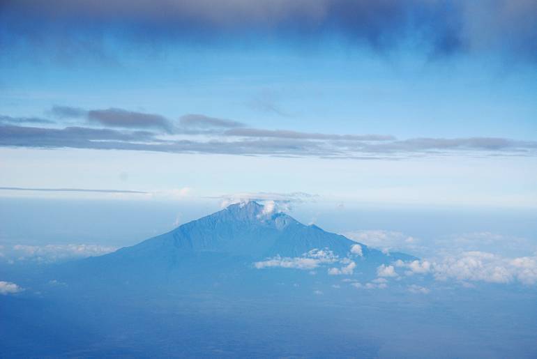 Килиманджаро. Вид на Мавензи